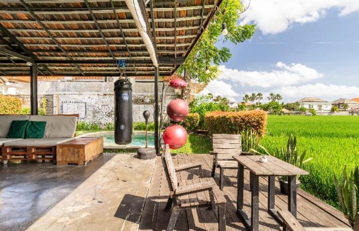 Big Brother Surf Inn Canggu Eksteriør billede