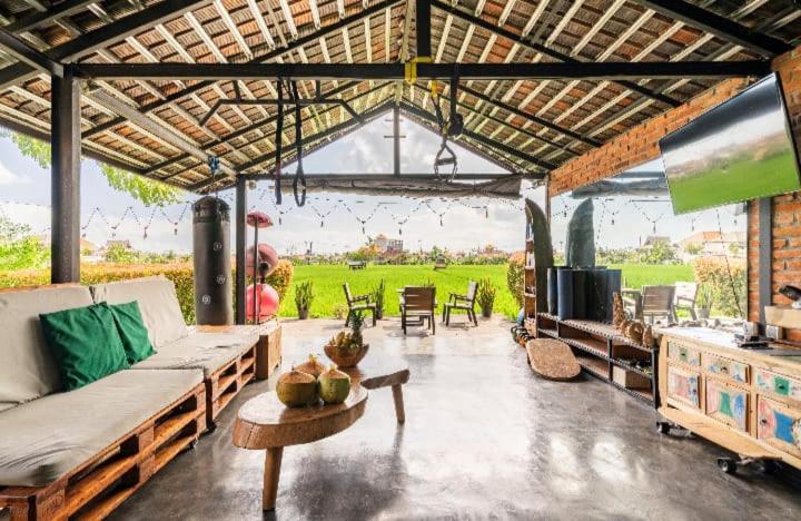 Big Brother Surf Inn Canggu Eksteriør billede