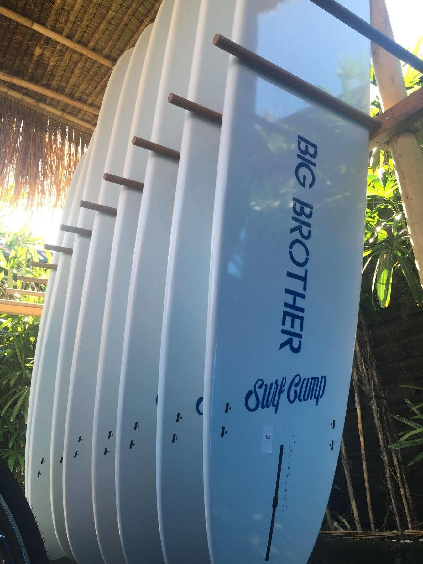 Big Brother Surf Inn Canggu Eksteriør billede