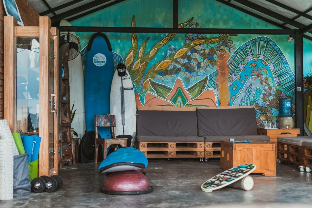Big Brother Surf Inn Canggu Eksteriør billede