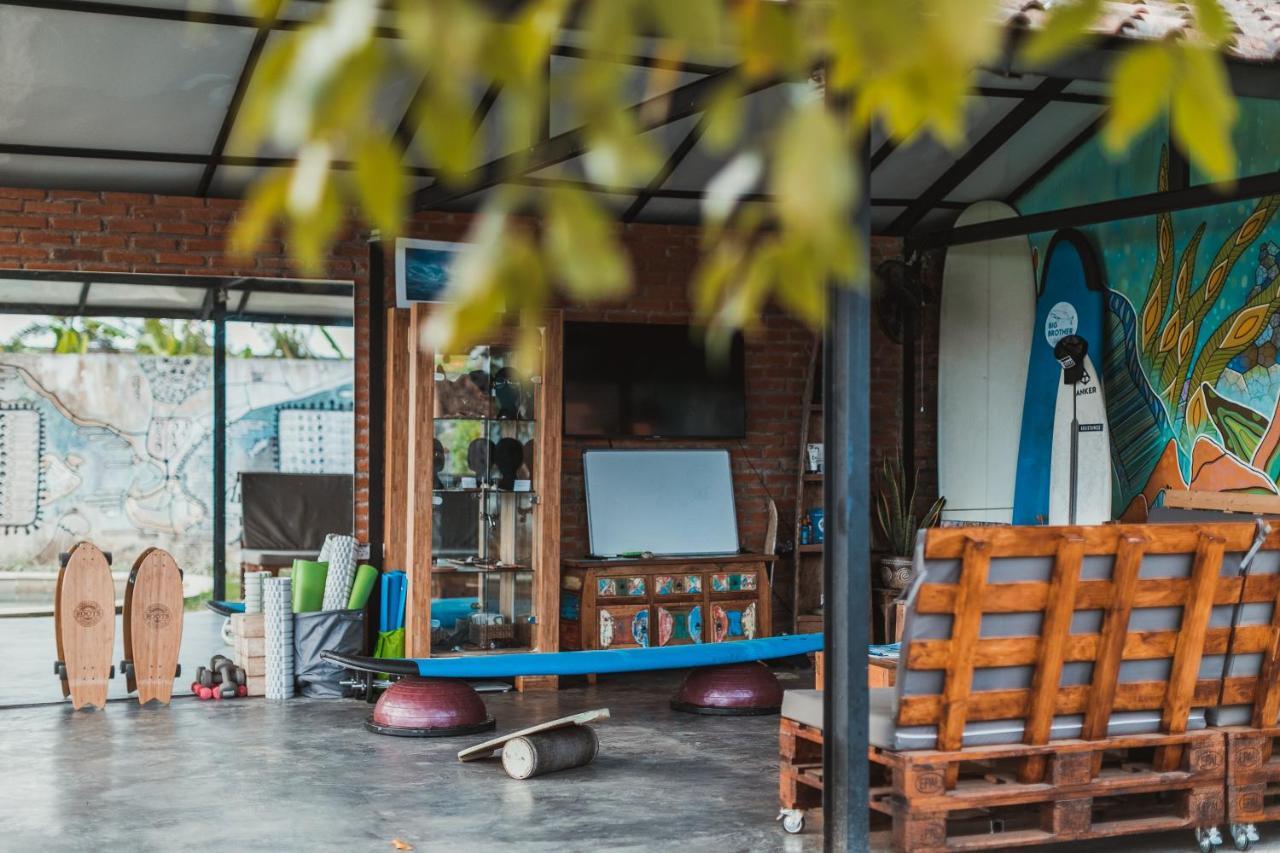 Big Brother Surf Inn Canggu Eksteriør billede